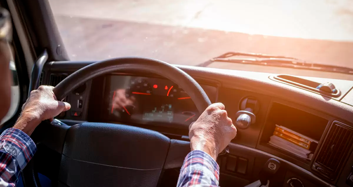 Por trás do volante: quais os desafios na busca por motoristas qualificados no mercado de transporte